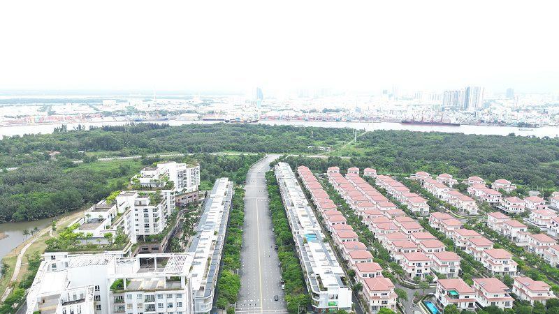 Cầu tiếp tục cắt qua khu cảng Tân Thuận, vượt sông Sài Gòn nối đường Nguyễn Cơ Thạch (Khu đô thị Thủ Thiêm, TP. Thủ Đức).