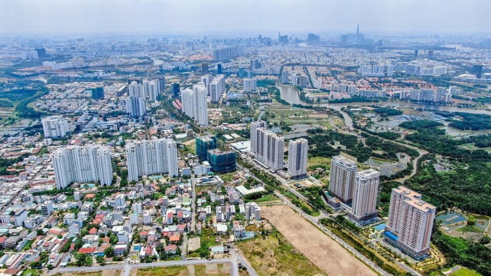 Sẽ đánh thuế chuyển quyền sử dụng đất theo bảng giá đất, không dựa vào hợp đồng