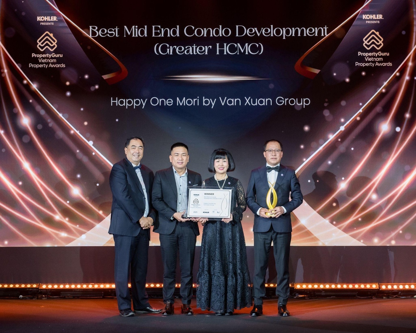 Vạn Xuân Group được vinh danh hạng mục “Best Mid End Condo Development (Greater HCMC)” – “Dự án khu căn hộ tầm trung xuất sắc nhất TP.HCM mới”
